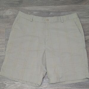 Like New Under Armour Men's Tan Shorts